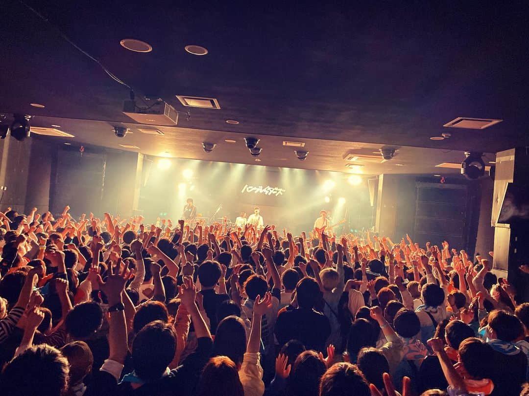 ハンブレッダーズのインスタグラム：「2023.04.15 #ハンブレッダーズ  #ヤバすぎるワンマンツアー 高松festhalle  #ハンブレ #humbreaders #live #liveperformance #livephotography」