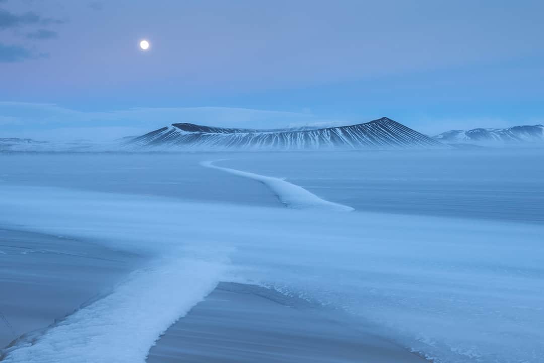 ナショナルジオグラフィックさんのインスタグラム写真 - (ナショナルジオグラフィックInstagram)「Photo by Orsolya Haarberg @fjellheimengalleri | One of the most special photographic experiences of my career was encountering the Hverfjall crater in all its winter finery, with a full moon and the frozen Mývatn lake in the foreground. This memorable scene occurred 12 years ago in March, during a three-month stay in Iceland. Hverfjall is one of the largest and most beautiful volcanic craters in the world. It last erupted about 2,500 years ago and is a well-known Icelandic landmark. Please follow @fjellheimengalleri for more images, primarily from the Nordic countries.」4月29日 10時00分 - natgeo