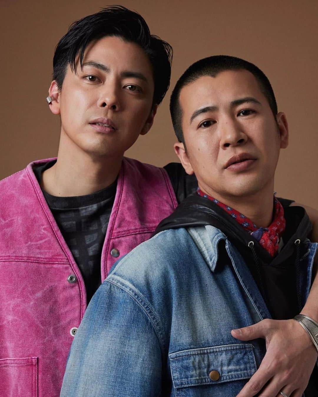 西村真二のインスタグラム：「* 雑誌smartさんの企画「#外見至上手技」でプロのメイクに綺麗なおべべ着させてもらいました！ #梨泰院クラスのエキストラ #KPOPアイドル書類落ち #韓国のチャゲアス #ほうれい線鬼隠し #嘘みたいな富士額 #新生コットン #もうオモロいこと言わない」