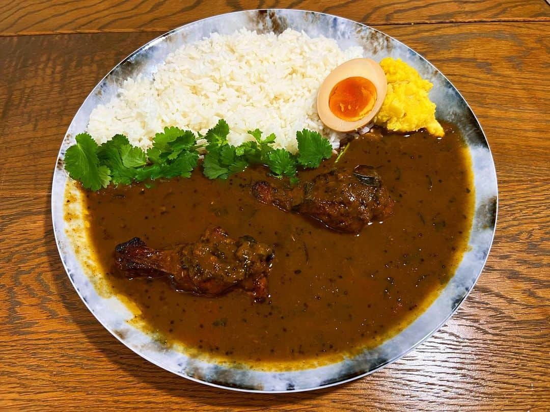 NESMITHのインスタグラム：「@charandraa  #チャランドラーカリー 美味すぎて最高🍛✨ #熊本 #意外にカレー屋さん沢山あります #まだまだ奥深い熊本カレー旅 #よかとこ熊本」
