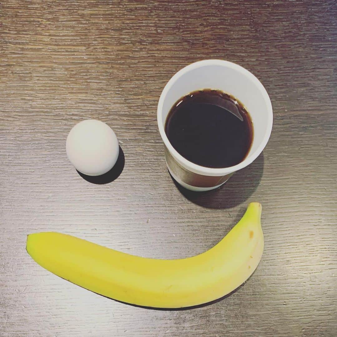 黒沢薫さんのインスタグラム写真 - (黒沢薫Instagram)「おはよう仙台。 #morning #breakfast #egg #coffee #banana #yum #power #instafood #lovelife #モーニングsmile #morningsmile #arabaki」4月29日 10時35分 - kaorukurosawa_lovelife