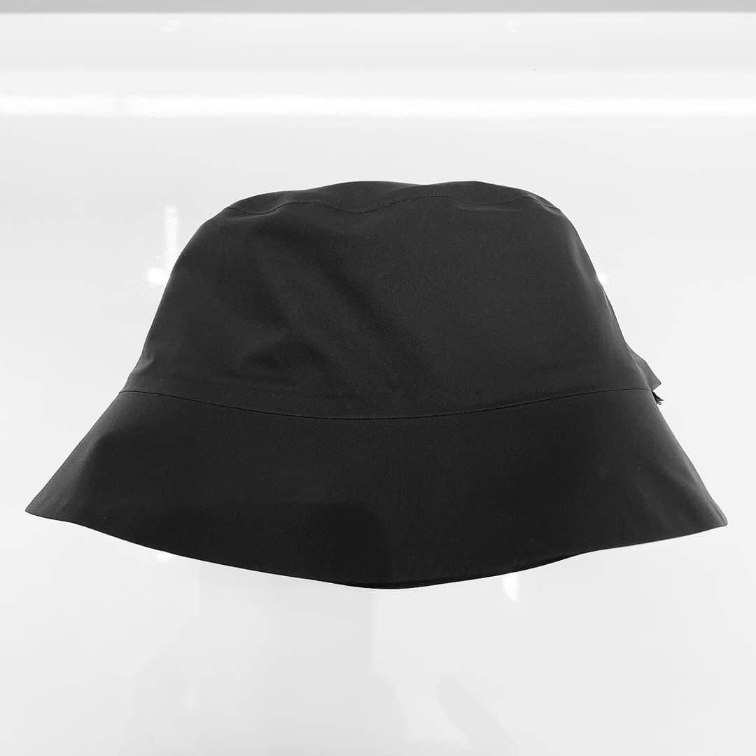 エリミネイターさんのインスタグラム写真 - (エリミネイターInstagram)「ARC’TERYX VEILANCE GORE-TEX C-KNIT BUCKET HAT re-stocked at ELIMINATOR store & online. . ▪︎Bucket Hat ( GORE-TEX®︎ C-KNIT ) Color : BLACK  Price : ¥19,800 ( inc. tax ) . #arcteryxveilance #veilance #arcteryx #goretex #gotetexpro #function #newcollection #limitededition #urbanwear #urbanfashion #urbanprotection #23ss #ss23 #ss23collection #mensfashion #menswear #military #uniform #eliminator #tokyo #daikanyama #techwear #urbantech #mensselectshop」4月29日 11時35分 - eliminator_tokyo