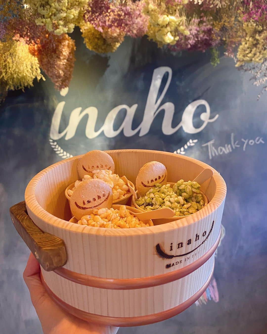 滝香織さんのインスタグラム写真 - (滝香織Instagram)「. . 愛媛・道後のポン菓子専門店#inaho @inaho_ehime   愛媛の素材にこだわり、優しい味わいのポン菓子✨ おしゃれでお土産にもぴったり👍 2階は#カフェ になっていて、かわいい#ポン菓子スイーツ が楽しめるんです☺️ さらに、工房も併設されていて、運が良ければ、ポン！！！！！の瞬間も見られますよ♪  店主のKさんももスタッフさんも素敵な方たちで、とっても楽しいロケでした😆😆😆  #愛媛 #愛媛県 #愛媛旅行 #道後 #道後温泉 #道後カフェ #愛媛カフェ #松山カフェ #ポン菓子」4月29日 11時32分 - kaorin_taki