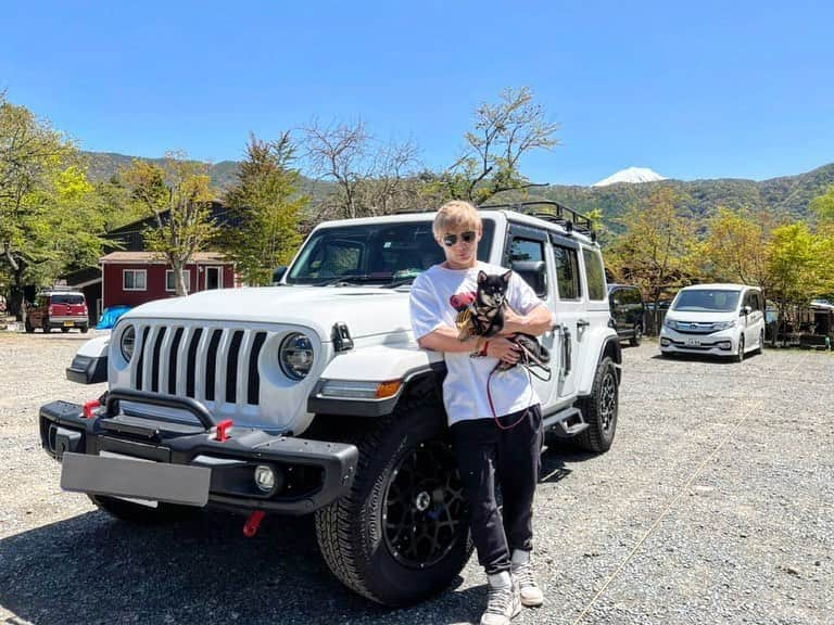 サイヤマングレートさんのインスタグラム写真 - (サイヤマングレートInstagram)「筋肉×愛犬×jeep 最高のキャンプだ！！！ 減量中のオフはやっぱキャンプだな」4月29日 11時41分 - saiyaman_great