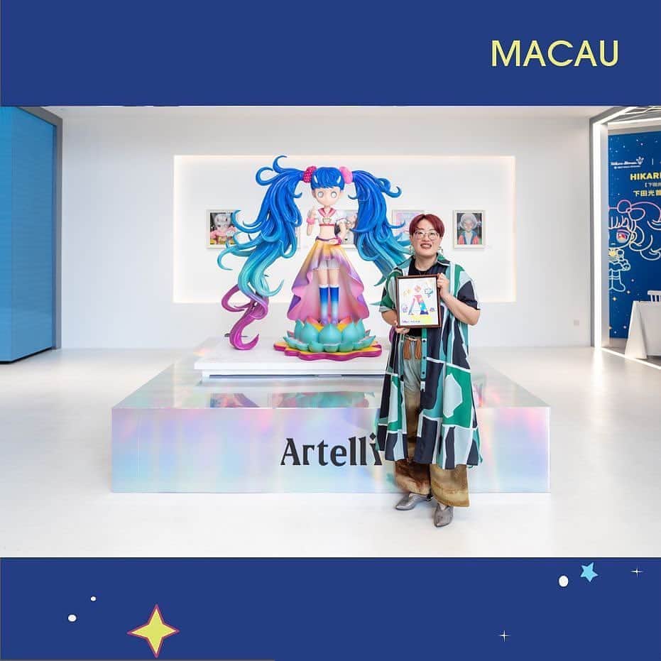 下田ひかりさんのインスタグラム写真 - (下田ひかりInstagram)「Thank you #Macau🙏🇲🇴  @hikarishimoda x @apportfolio x @artelli.official pop-up store & exhibition tour🎉🎉  📍April 24 - May 24, 2023 @ Zhang Garden, Shanghai  📍April 26 - June 20, 2023 @ City of Dreams, Macau ⏰April 28, 2023✏️Signing + meet & greet👋 📍May 1 - 28, 2023 @ Xinyi A13, Taipei  🔗 Shop the collection now! Link in bio!🛍️  Forward Fashion is pleased to announce that Artelli, the Group's pioneering multi-dimensional premium art space, has officially opened in Zhangyuan, Shanghai. As a part of the opening, a new collection of limited editions by contemporary Japanese artist Hikari Shimoda, Children of This Planet, is being showcased simultaneously in Shanghai, Macau and Taiwan for the first time.  As the first stop of the 'Children of This Planet', Zhang Garden in Shanghai unveils an unprecedented debut of Hikari Shimoda’s towering 2-meter-tall art installation and an exclusive selection of limited edition artworks set to launch on April 24, 2023. Among the exclusives are 20 individually crafted 1.6-meter-tall sculptures, each boasting a unique color scheme. In addition, fans can discover small-scale sculptures of Shimoda's characters, measuring 15cm each, and prints. On April 28th, Hikari Shimoda will hold her first meet and greet with fans in Macau.   📲Follow for more details: @artelli.official  @apportfolio @hikarishimoda   For audiences interested in the viewing and art collections, they can follow Artelli's official WeChat account or visit official website: www.artelli-meta.com for more information.  #hikarishimoda #apportfolio #china #macau #taipei #art #contemporaryart #limitededition」4月29日 11時49分 - hikarishimoda
