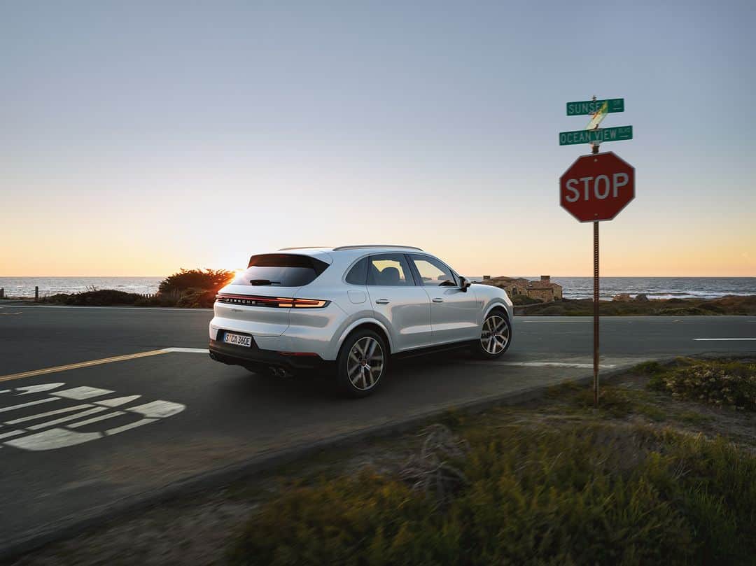 のインスタグラム：「More luxury, more performance.  今年の連休は、去年より遠くへ。  #ポルシェ #Porsche #カイエン #Cayenne #ゴールデンウィーク #GoldenWeek」