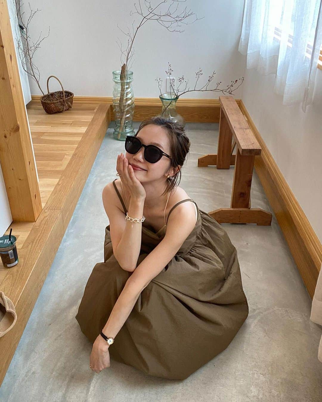 DHOLIC SNAPのインスタグラム：「春夏必須item 🕶️ UV400で紫外線対策にも◎ コーデのポイントになるので 一つは持っておきたいアイテム🖤  #d_by_d#d_by_dholic#dholic#サングラス#アイウェア#サングラスコーデ#🕶️#夏コーデ#大人カジュアル#カジュアルコーデ#トレンド#きれいめカジュアル」