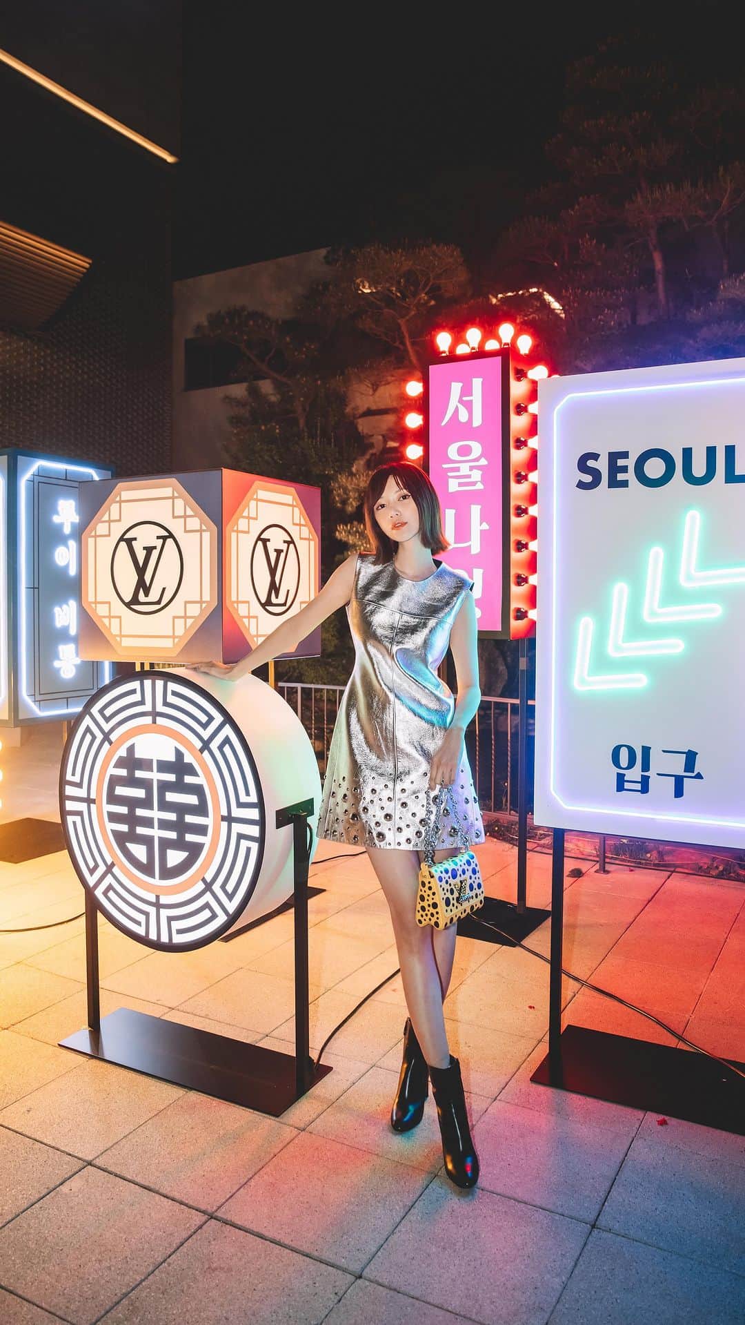 Elva Niのインスタグラム：「Come with me to Seoul 🇰🇷 之前已經默默透露了行程 終於來到首爾這一站 好期待這次的旅行！ @louisvuitton  #lvprefall23」