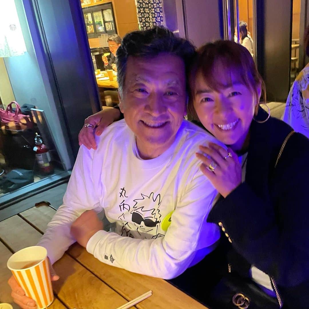 田中律子さんのインスタグラム写真 - (田中律子Instagram)「丸の内HOUSE16周年パーティー🎉㊗️ @marunouchi_house   ルイが　@lui_hirano  DJするっていうから、お祝い🥂かねて行ってきたよ🙌🏼オムツしてる時から知ってるルイ、ホントこんなステキなメンズになってキュンキュンしちゃいました😍テラスから東京駅を眺めながら最高な音とお酒と仲間たちと、いい時間❗️  たくさんの人が集まってHOUSEのフロア全店舗フリーフードを楽しみながら、お酒が進んじゃうっ🍷久しぶりにお会いしたみなさま、ありがとうございました🤍  さとじー、玉さん、丸の内HOUSE16周年おめでとうございます👏🏼👏🏼  #丸の内house  #marunouchihouse16th_anniversary  #おめでとう  #東京駅  #tokyo  #景色最高  #パーティー大好き」4月29日 12時10分 - ri2kotanaka