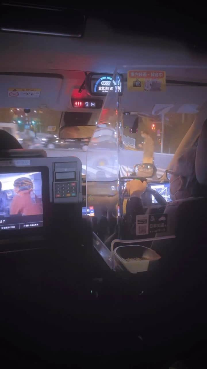 STYのインスタグラム：「📍#東京 #新宿 #タクシー の中 #shinjuku #taxi #cab #japanesetaxi #9pm #thenightisstillyoung #holidays #tokyoaesthetic #tokyo #japanaesthetic #Japan #travel #japantravel #tokyotravel #exploretokyo #explorejapan  #traveltips #destinations #destination #beautifuldestinations #beautifuview #viewforview」