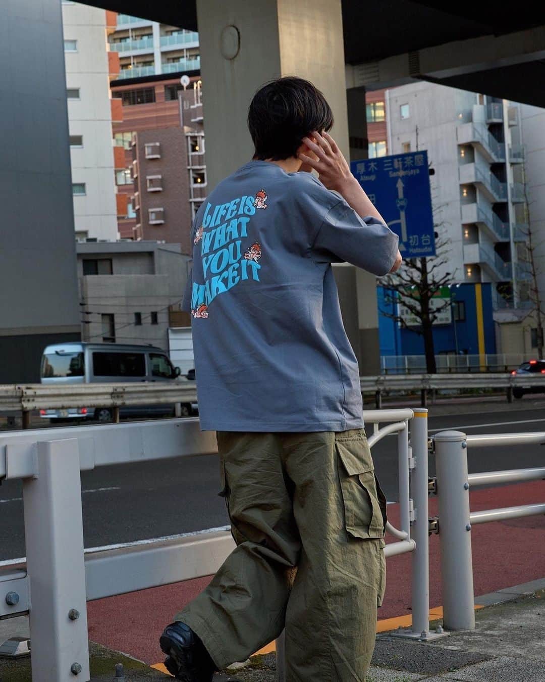 のインスタグラム：「@thatslife.jp さんのモデルをさせて頂きました。 お洒落でかっこいい服です。是非チェックしてみてください。  販売開始 4月29日(土)21:00～  #thatslife」