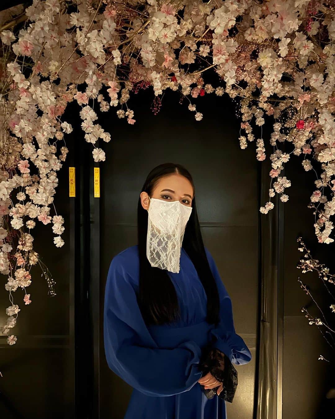 稲垣香澄のインスタグラム：「昨日無事にLost in the pagesの初日を終え、ほっとしているところですが、こちらを🕯🕯🕯 百物語の京都公演出演させていただきます！ 本日より一般発売開始しました🙇‍♂️ 百物語ぴったしの雰囲気の京都五條会館で、謎の女としてお待ちしてます✨ ⁡ -------- ⁡ 「百物語 - 君影草 -」は、現在表参道で上演中の「百物語 - 零レ桜 -」を京都・五條会館のためにアレンジした作品となります。 ⁡ また、新たな試みとして公演期間の後半には京都のダンサーを起用して上演します。 ⁡ 京都・五條会館ならではの百物語にご期待下さい。 ⁡ ⁡ ⁡ 以下、公演概要とチケット販売スケジュールです。 ⁡ イマーシブシアター「百物語 – 君影草 -」 公演サイト→　https://a100stories.com/ ⁡ 【開催日時】 2023年5月26日(金) ー 6月4日(日) ※5月30,31日は休演 ⁡ 12:00／14:30／17:00／19:30 ※開場は開演時間の15分前より。上演時間は約60分予定。 ⁡ 【開催場所】 五條会館 京都市下京区平居町61 ⁡ 【チケット】　※すべて税込み ⁡ 【REAL】 ・【久遠】 　儀式の参加者として、物語に出演する役割を与えられます。 　謎に迫る品を手に探索することができ、時に特別な視界を得られるでしょう。 ⁡ 　各回5枚ずつ 　平日：15,000円　土日祝：16,000円 　☆オリジナル和菓子付き ⁡ ・【現】　 　儀式を間近で目撃し、謎に迫る品を手に探索することができます。 ⁡ 　各回8枚ずつ 　平日：9,000円　土日祝：10,000円 ⁡ ・【刹那】 　亡霊として儀式を遠巻きに見守り、自由時間にはそれぞれの意志で場内を彷徨います。 ⁡ 　各回9枚ずつ 　平日：6,000円　土日祝：7,000円 ⁡ 【ONLINE】 全日程の19:30回及び6月4日(日)公演最終日の全4公演はオンライン配信を行います。 チケット：2,000円 ⁡ 【ご注意】 チケットご購入前に本公演オフィシャルサイトに記載のご案内及び免責事項を必ずお読みください。 ※随時更新されますのでご購入前、ご来場前に必ずご一読ください。 ⁡ ⁡ 【キャスト】 DAZZLE 　長谷川達也　宮川一彦　金田健宏　荒井信治　飯塚浩一郎　南雲篤史　渡邉勇樹　高田秀文　三宅一輝 ⁡ ⁡ 稲垣香澄　柏木万葵　加瀬有希　黒川航哉　小西真美　酒井歩夢　杉山味穂　 高橋由衣　滝結衣音　西川直樹　福島千容　藤原しおり　安福祭り ⁡ 【キャストスケジュール】 ※出演スケジュールは予告なく変更になる場合があります。」