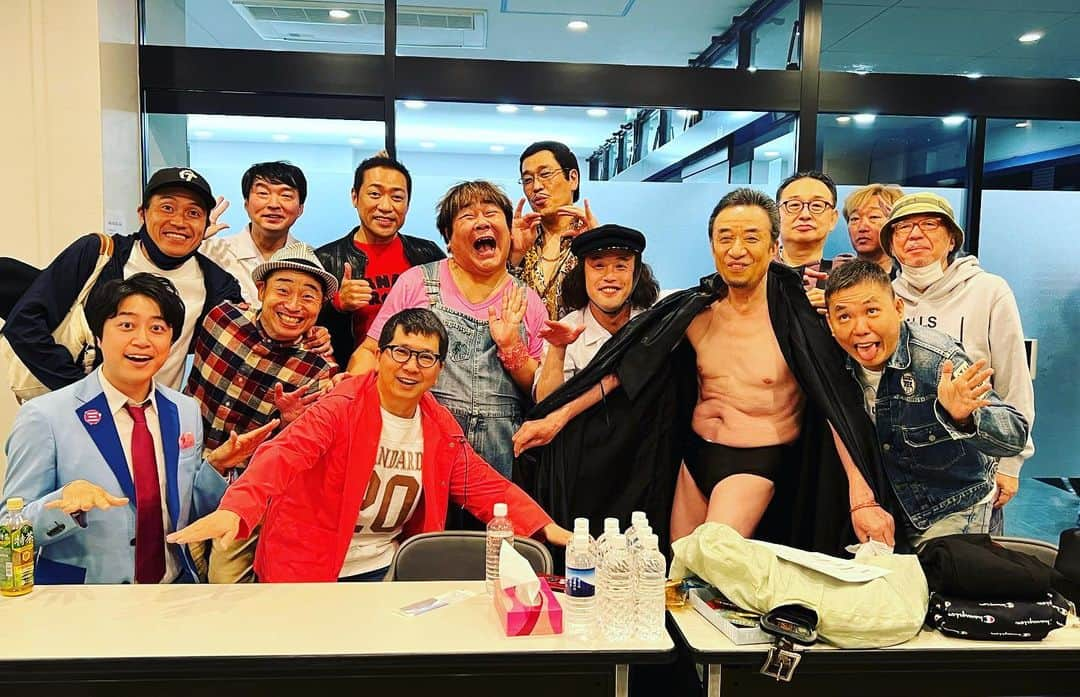 ピコ太郎さんのインスタグラム写真 - (ピコ太郎Instagram)「Lamama新人今度大会にゲスト出演させてもらいましたでピコ。楽屋でのオールスターですぴ！」4月29日 12時17分 - pikotaro_ppap_official