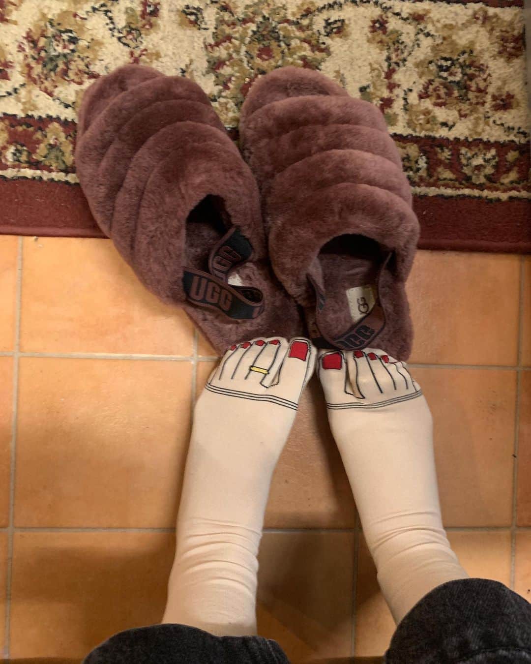 大胡田なつきのインスタグラム：「レコーディング中に必ず履くUGGさん #ugg #onyva」