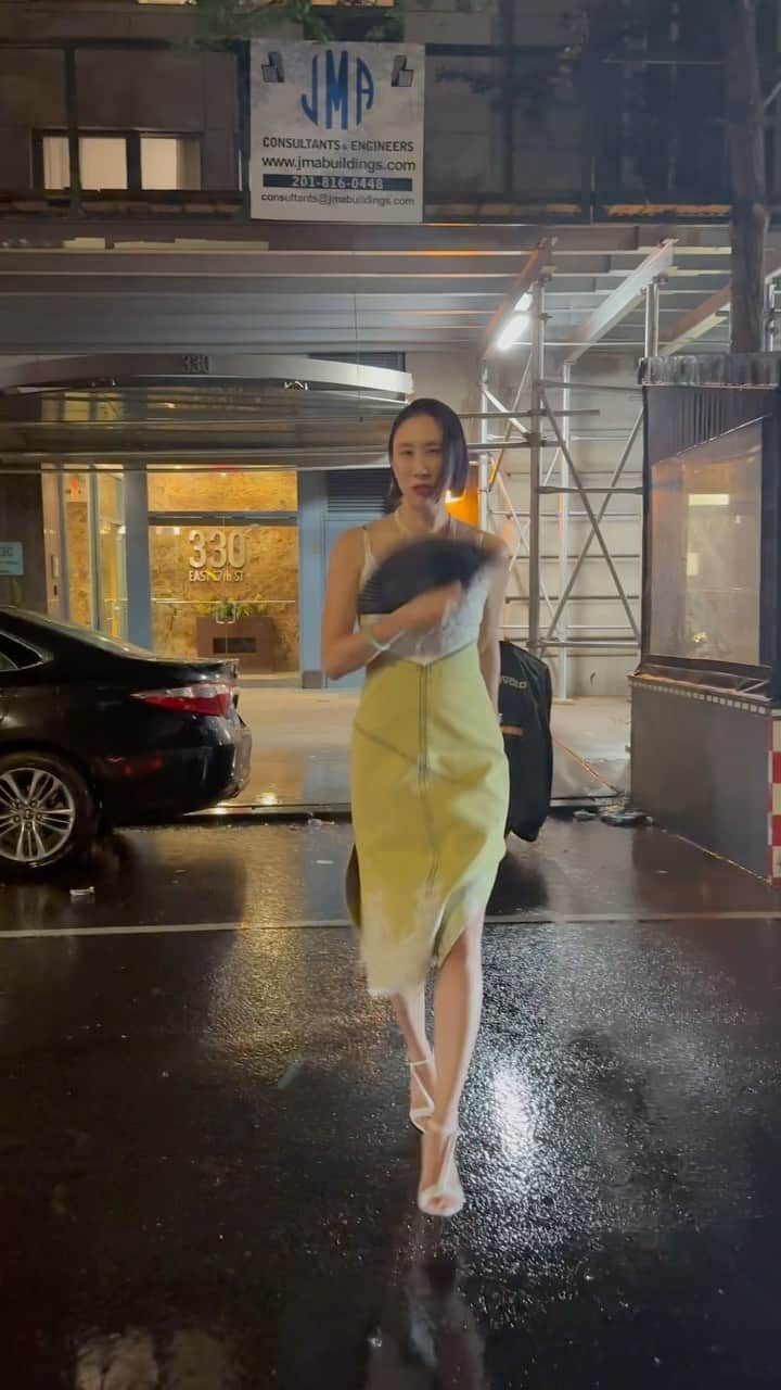 エヴァ・チェンのインスタグラム：「Most Friday nights I’m home but not the last Friday in April 💃🏻」