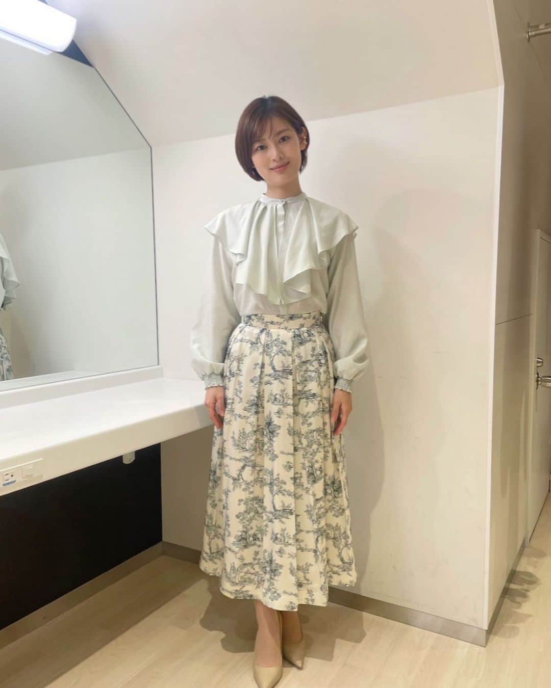 のインスタグラム：「#衣装 #サンデーモーニング  4/23 ブラウス・スカート …@joint_space @lieulien_lul」