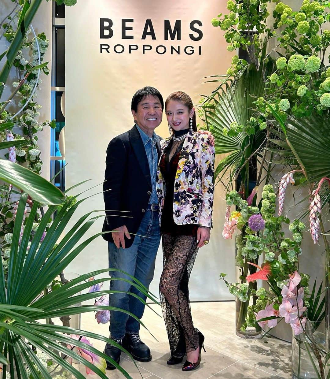 金山睦のインスタグラム：「「ビームス 六本木ヒルズ」リニューアルオープンのレセプションパーティーにお邪魔してきました🥳✨✨ 興味のあるブランドやうっとりするアイテムが沢山並んでいて、ファッションを楽しんでる個性豊かなスタッフさんたちが出迎えてくださって、そしてイベントを1番楽しんでるように見えるパワフルで太陽みたいな設楽社長とお写真も撮れて、とっても素敵なパーティーでした✨✨ Thanks @beams_official 🧡」
