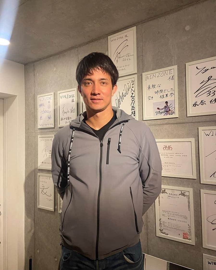 国吉佑樹のインスタグラム：「先日、身体のメンテナンスをして貰いに代官山にある@_deep_flowさんに行って来ました。  ラジオ波で身体を温めてほぐしてくれるので、心と身体ととてもリラックスできました🍀  施術前と後で身体のストレス値を測ったのですがめちゃくちゃ良い数値に☺️☺️ @_deep_flow  @haryu_medi  #代官山 #ラジオ波  #国吉佑樹 #9244」