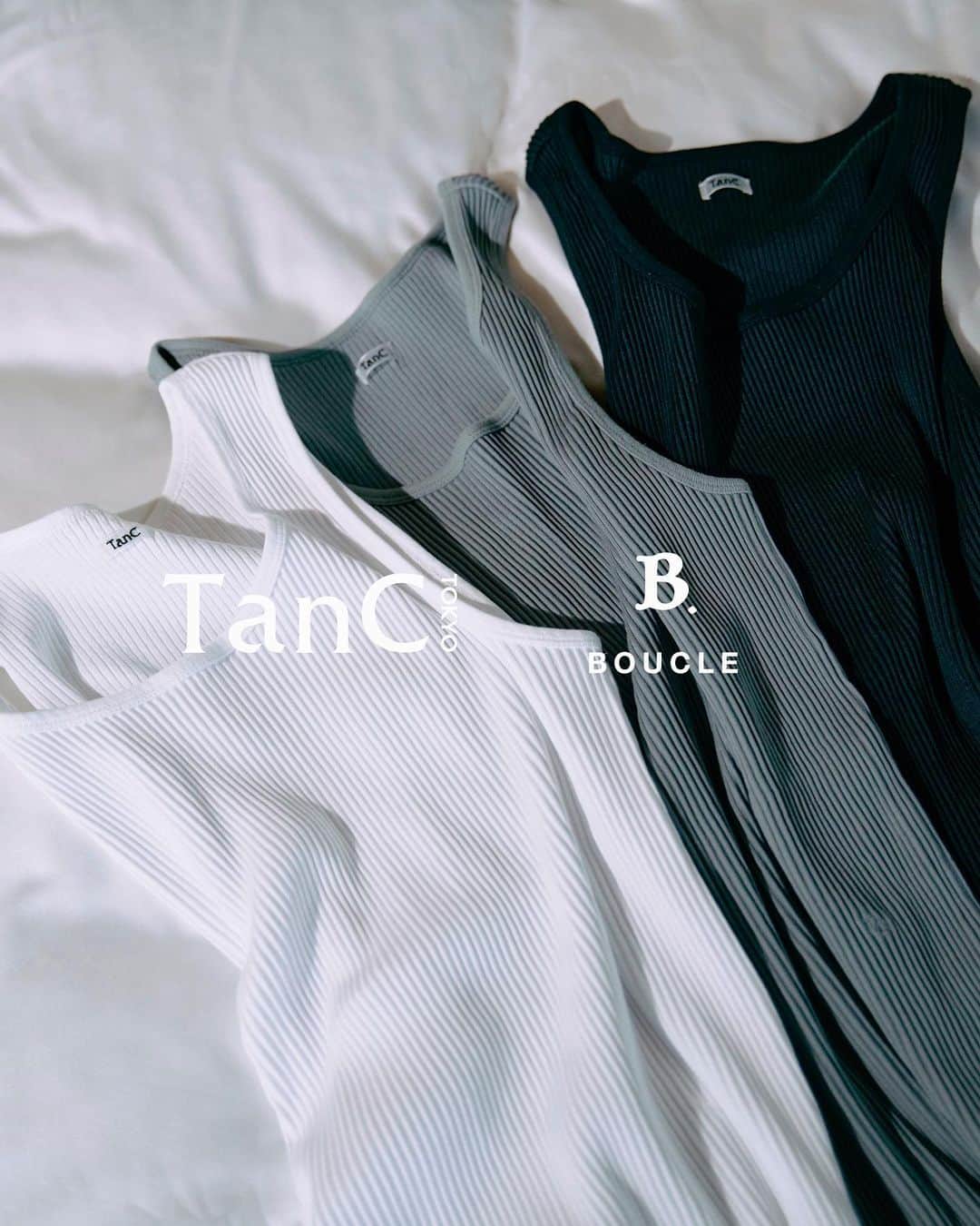 EDIFICEさんのインスタグラム写真 - (EDIFICEInstagram)「. TanC × ÉDIFICE LA BOUCLE ⁡ ⁡ @edifice.la.boucle とのコラボレーション企画で"TanC"のシグネチャーであるタンクトップをメンズサイズで展開。 また、定番色のホワイトとブラックに加えてグレーが別注色としてラインナップ。 ⁡ ショルダーライン曲線のカッティングデザインは、着た時のデコルテが美しく見えるように拘りました。 生地の表裏を逆に使い、リブを目立たせることによって存在感のあるタンクトップに。 ⁡ 通常のタンクトップとは違い、タイトなフィット感ではなく、締め付け感が気にならないリラックス感のある着心地になってます。 ⁡ 生地にはインド原産のスジャータ綿に繊維の宝石と呼ばれるシーアイランド綿を掛け合わせたインドの最高級綿のスビンコットンを使用。 シルクのような光沢としなやかな風合いが魅力です。 ⁡ また今回はTanCの”ＴＣ”マークの刺繍を同色にしました。 ⁡ 大人の男性が着ても恥ずかしくない最適なタンクトップを是非お試しください。 ⁡ ⁡ ¥12,100 intax ⁡ ⁡ ⁡ “ TanC TOKYO “ ⁡ ノイズにならないタンクトップ 着る人の個性を引き出すタンクトップ 気持ちよく前向きにしてくれるタンクトップ タンクトップに合う洋服作りをします。 ⁡ Tank top that does not cause noise Tank top that brings out the individuality of the wearer Tank top that makes you feel good and positive We aim to make clothes that match the tank top ⁡ ⁡ ⁡ #edifice #edificelaboucle #tanc  #2023ss」4月29日 12時55分 - edifice.jp