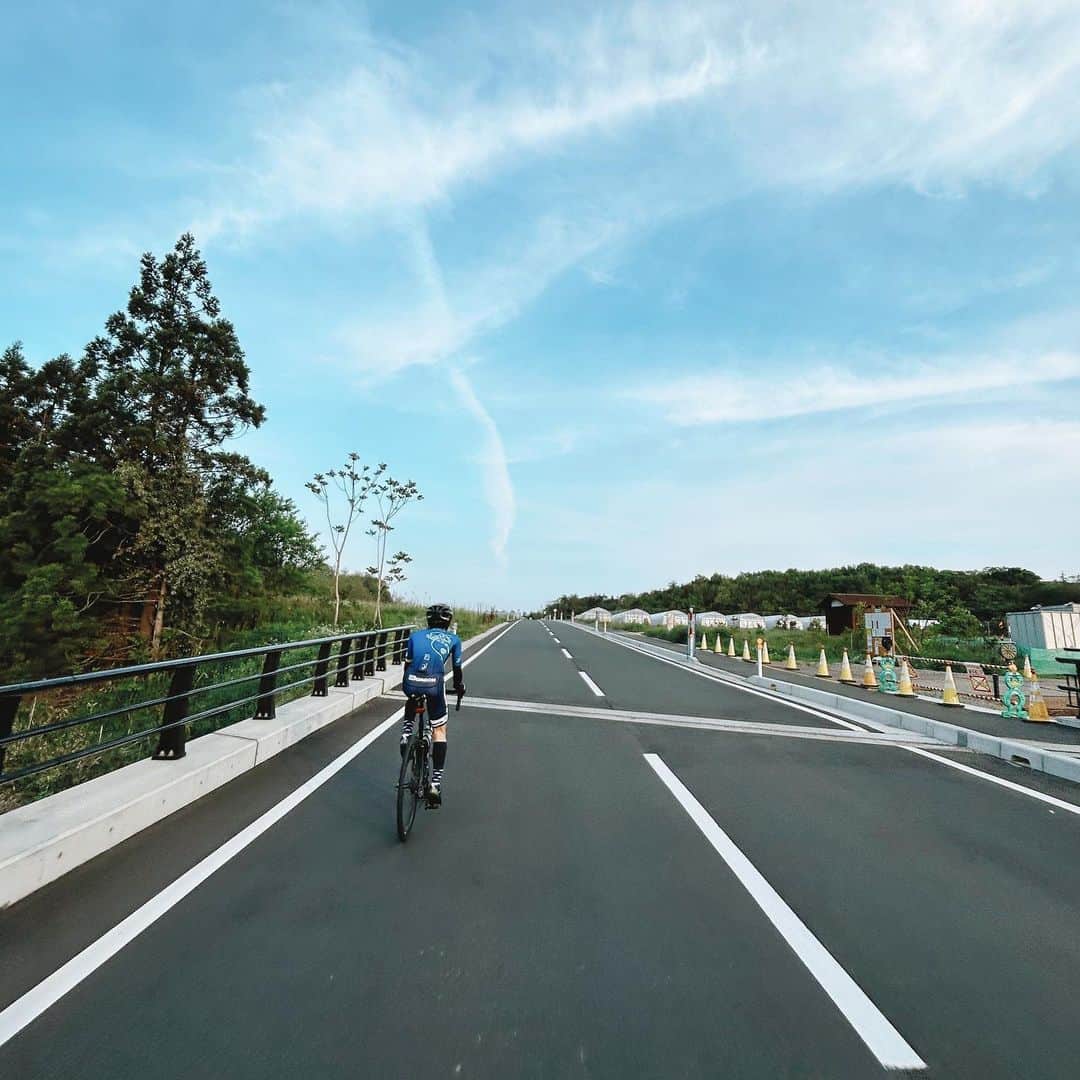 Takafumi Gotoのインスタグラム：「連休はあんまり天気良くない予報だし、晴れてる間に外へ🚴‍♂️朝活最高🌞」