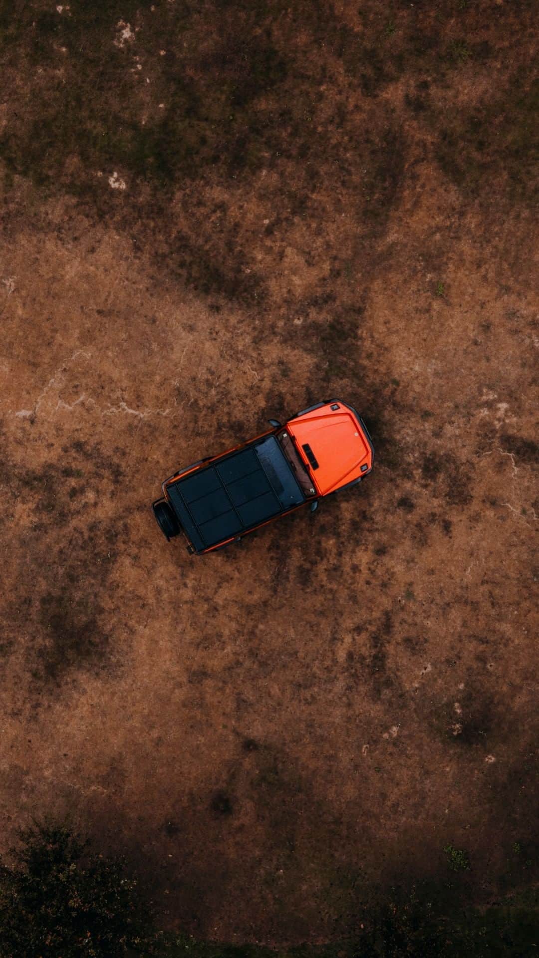 Mercedes-Benz Thailandのインスタグラム：「ปลดล็อกโลกในแบบที่คุณไม่เคยสัมผัส แล้วมาค้นพบการผจญภัยที่คุณอาจไม่เคยรู้มาก่อนไปกับ G-Class   *อุปกรณ์บางส่วนในภาพอาจแตกต่างจากที่จำหน่ายจริง โปรดตรวจสอบรายการอุปกรณ์ของรถยนต์แต่ละรุ่นที่ผู้จำหน่ายฯ อย่างเป็นทางการทั่วประเทศ​​  #StrongerThanTime #GClass #LegendaryRides #MercedesBenz #MercedesBenzThailand」