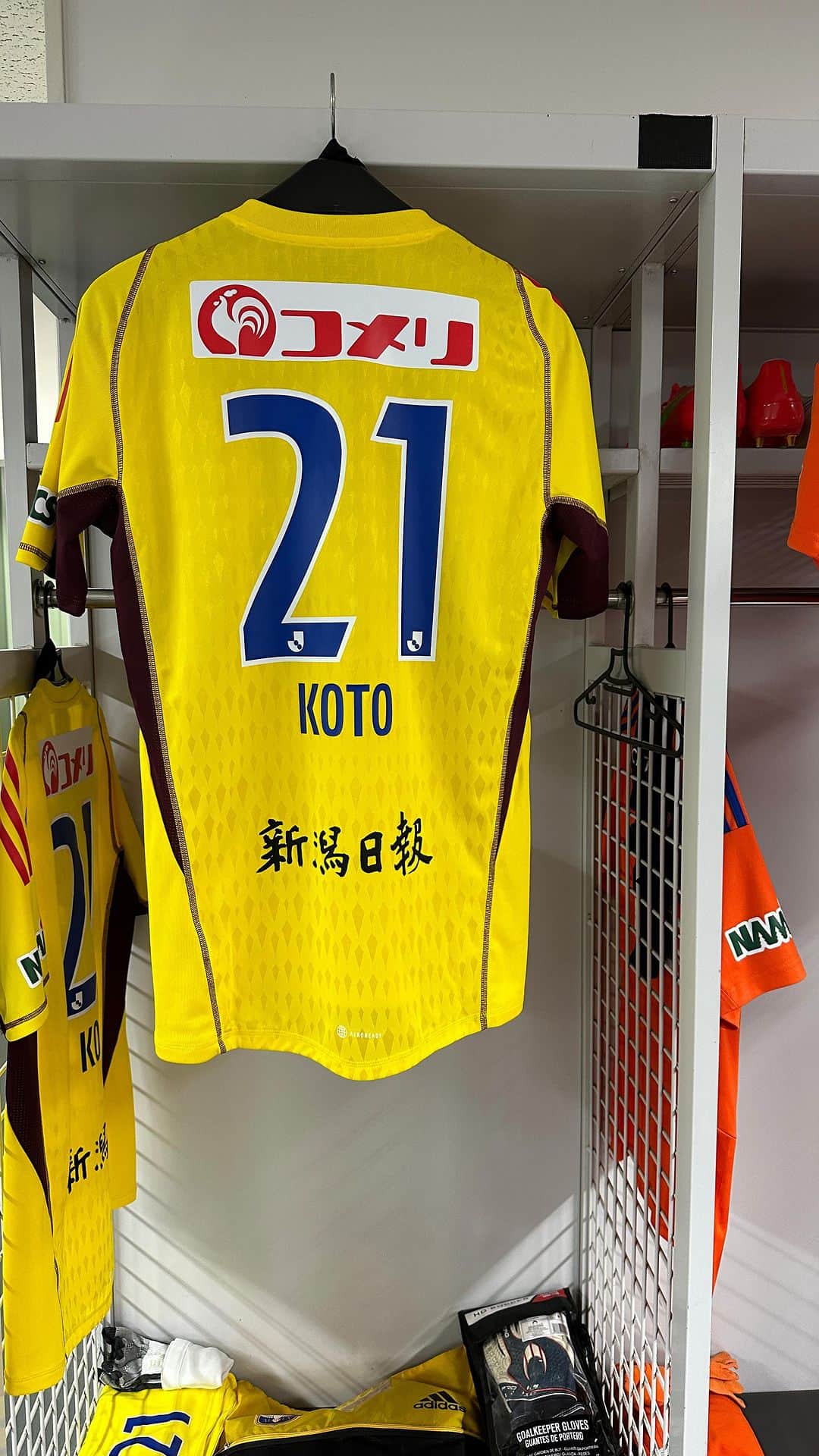 アルビレックス新潟のインスタグラム：「#明治安田生命 #J1 リーグ第10節 #FC東京 戦は #味の素スタジアム で15:00キックオフ⚽️ 連敗は許されない🔥勝利のために激しく戦う #アルビレックス新潟 のメンバーが発表となりました🎊 🦢 ゴールマウスに #阿部航斗 選手が立ちはだかる😤 零封に抑えるための準備は整っています‼️ #三戸舜介 選手が今日もスタメン🚪サイドを切り裂くドリブルで💨遠地に駆けつける #新潟 サポーターを沸かせるつもりです🥳 🦢 今日こそ勝ちましょう🏅大きな応援をお願いします👏🙇‍♂️ #albirex #niigata #fctokyo #tokyo #新潟vsFC東京 #daznで中継📡」