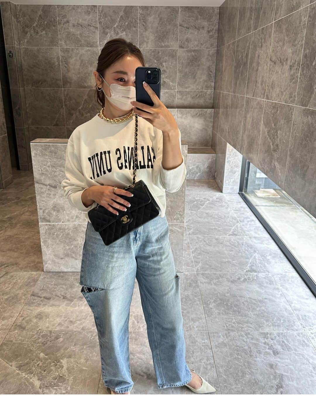 Keikooooooのインスタグラム：「コーデ🤍 デニムにスウェットのカジュアルコーデ😌🌿 トレンドのdenimプチプラでget☺️💕 身長160㎝でサイズはMです💙  sweat @milaowen_official #milaowen  denim @reedit_official #reedit bag @chanel #chanel shoes @dior #dior accessory @anche_official #anche   #ママコーデ#ミラウォーエン#カジュアル#シンプル#デニムコーデ #大人可愛い #大人カジュアル#シンプルコーデ#デニム#リエディ」