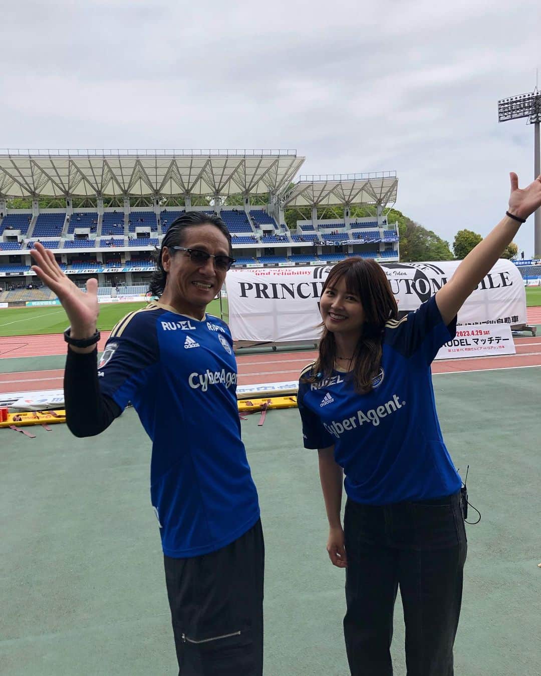 Miyuuさんのインスタグラム写真 - (MiyuuInstagram)「本日は、 「FC町田ゼルビアxロアッソ熊本」の試合前・ハーフタイムに歌唱させていただきました！  天空の城の名称で親しまれているスタジアムで、緑に囲まれたスタジアム、広い空の下で、両チームのサポーターの皆様と声を出して応援する気持ちよさを存分に味わいました！ そして町田ゼルビア2-1でみごと勝利！ おめでとうございます！✨  実は、個人的にスタジアム初歌唱でした！ RHではだいぶ緊張して、スタジアムMCのmotsuさんにもイヤモニが付けれなくて焦ってる私に優しくお声がけいただいてありがたかったです😂🙏🏽  サポーターの皆様が入っているスタジアムでいざ歌うとなった時には、温かい拍手を頂いて、気持ちよく楽しく歌うことができました！ スワイプ４つ目の動画は、ハーフタイム中に歌唱したflyです🕊  GW初日、試合最後まで、サポーターの皆様と応援できて、とても素敵な一日になりました！  今年のGW、ワンマンまであと1週間...! 駆け抜けるぞー！  ワンマンライブ「memento by Miyuu ~Birthday party~」まで、あと7日！ チケットまだ申し込みできます！！！✉️ 是非ストーリーのリンクから、飛んでみてください🕊🙏🏽✨ ------------------------------------ 「Miyuuワンマンライブ memento by Miyuu ~Birthday party~」  日時：2023年5月6日(土) 会場：下北沢440 開場：12:00 開演：13:00 終演予定：14:00  金額：¥3,800.-(税込)+ドリンク代 チケットはLIVE POCKETにて販売！  ------------------------------------」4月30日 0時14分 - miyuuamazing