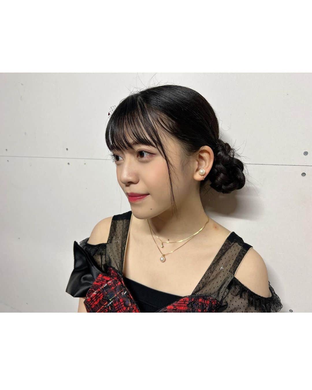 高岡薫のインスタグラム：「春コンありがとうございました✨今日はひつじさんヘア☺️  #akb48 #倉野尾なるなるチーム4 #akb48team8 #akb春コン #ぴあアリーナmm #ひつじヘア」