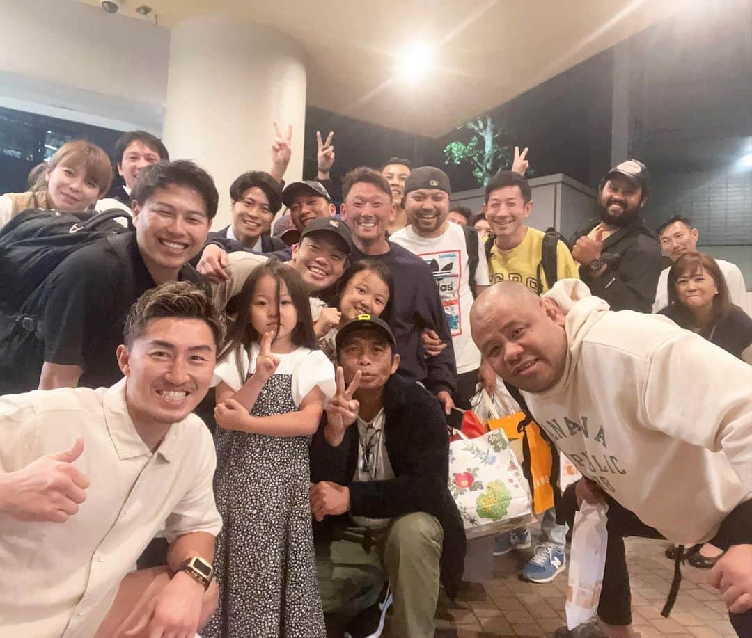 山崎秀晃のインスタグラム：「会長誕生日おめでとうございます🎂 #Tsfamily」