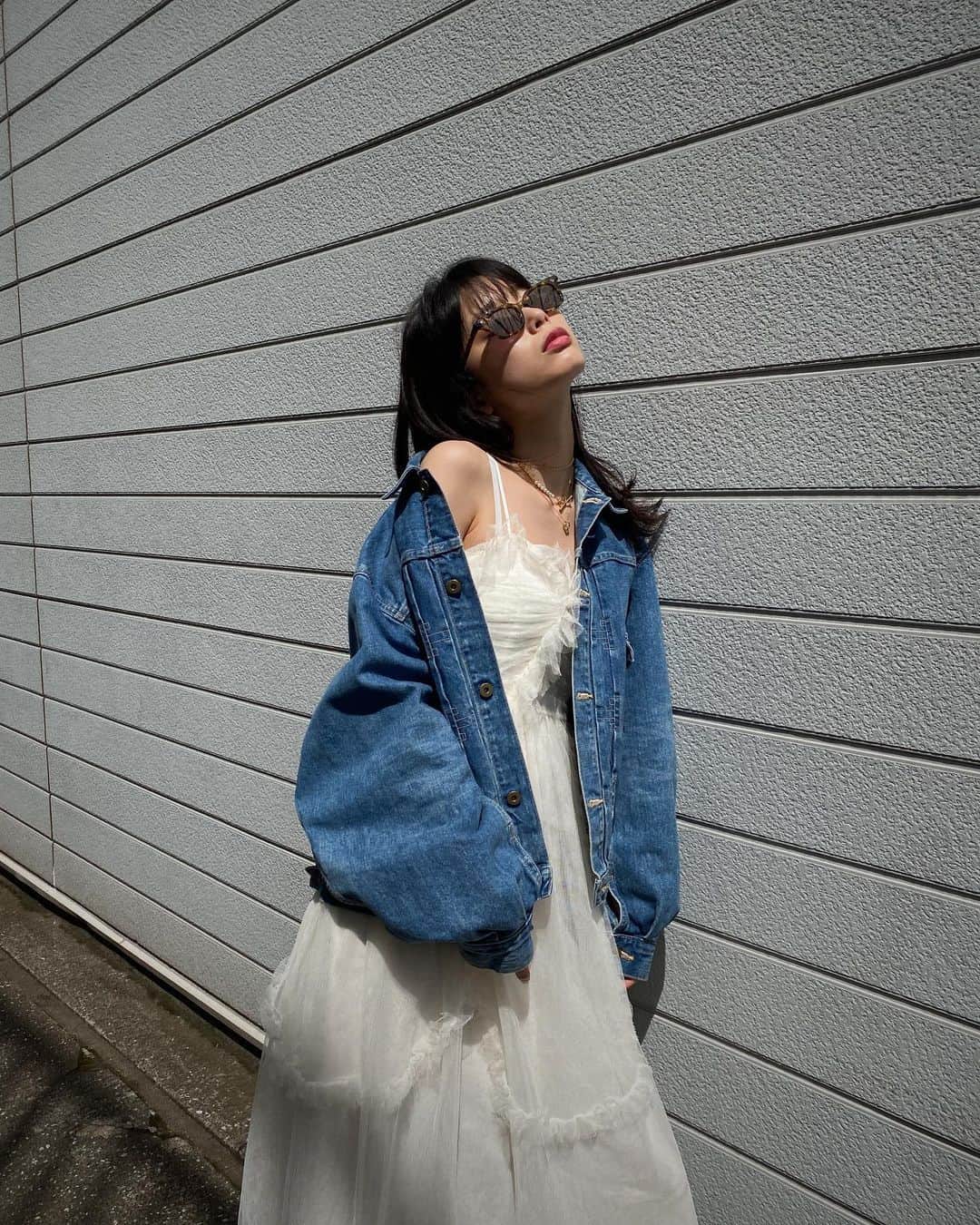 吉倉あおいさんのインスタグラム写真 - (吉倉あおいInstagram)「たまにはフリフリブリブリ💖💖💖  dress @hm jacket @tttsmw.tokyo  #まゆげ服 #春コーディネート#デニムジャケット#ワンピースコーデ」4月29日 22時54分 - aoi_yoshikura