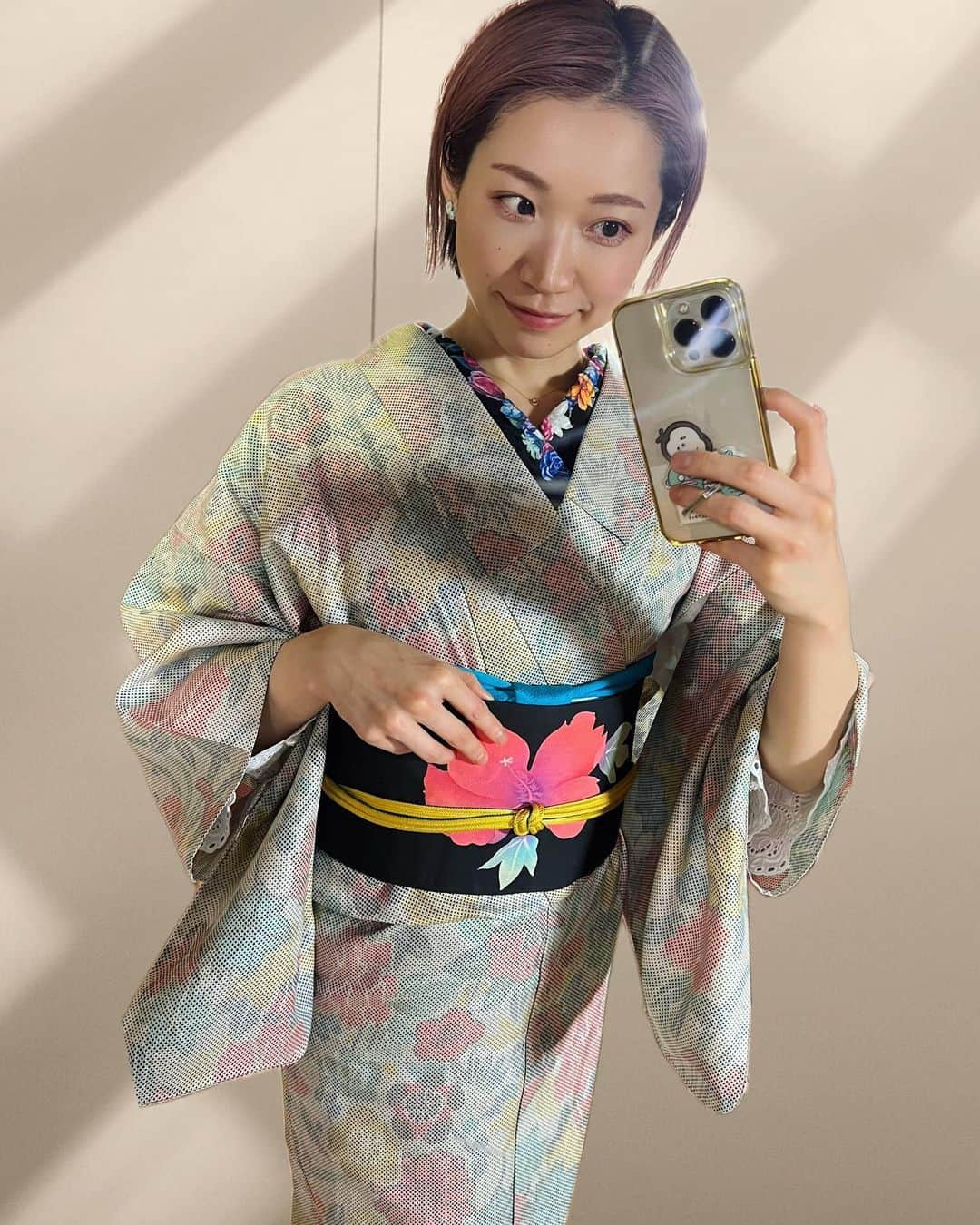 夏目麻央のインスタグラム：「✍🏻最高気温23°/風強め 楊柳の半襦袢に単衣の御召しに羽織もの無し 丁度良かった〜🙆🏼  半衿と帯と帯揚げの相性良すぎて…🤦🏼🩵  そして着物で初ラーメンしたのもなかなか楽しかった🍜 1人お出かけだと写真撮るタイミング無さすぎてこまるね…🫨🫨🫨  #kimonostyle #kimonogirl」