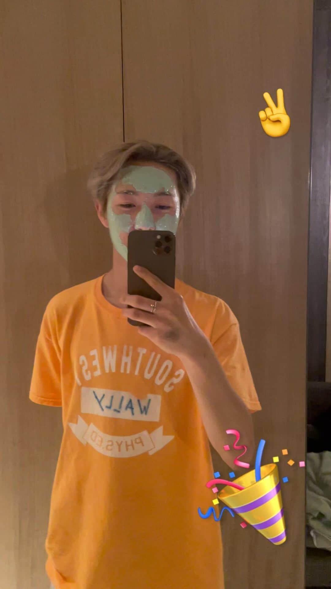 ロンジュンのインスタグラム：「Happyyyyyy🎉✌️😂🤟」