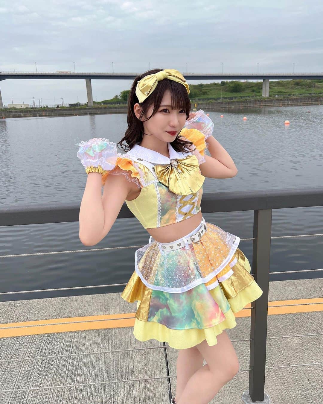 星野理沙のインスタグラム：「💛  インスタ久々になってしまった、、🙇‍♀️  この日は野外ライブでした！ 野外好きなんだよね〜自分の声がどこまでも遠くまで飛んでっちゃうような感じが好き！でもホールの響く感じも好き〜！  この夏は何回野外出られるかな🌱  明日のライブです↓  #バシフェス 📍ジャパンパビリオンホール 🎤14:50-15:10📸15:20-16:20  初の埼玉でのライブです🎤 明日も会えるの楽しみにしています🪄  ではではまた明日！」