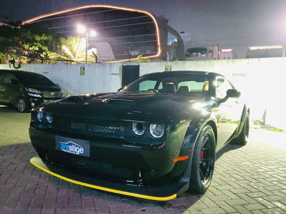 Raffi Ahmadさんのインスタグラム写真 - (Raffi AhmadInstagram)「Yeayy .... Finally !!!! Tunggulah aku di Jakarta ❤️ Dodge Challenger  SRT Hellcat Red Eye Wide Body  Gokillllll !!!!! Wait For Me ✌️」4月29日 23時11分 - raffinagita1717