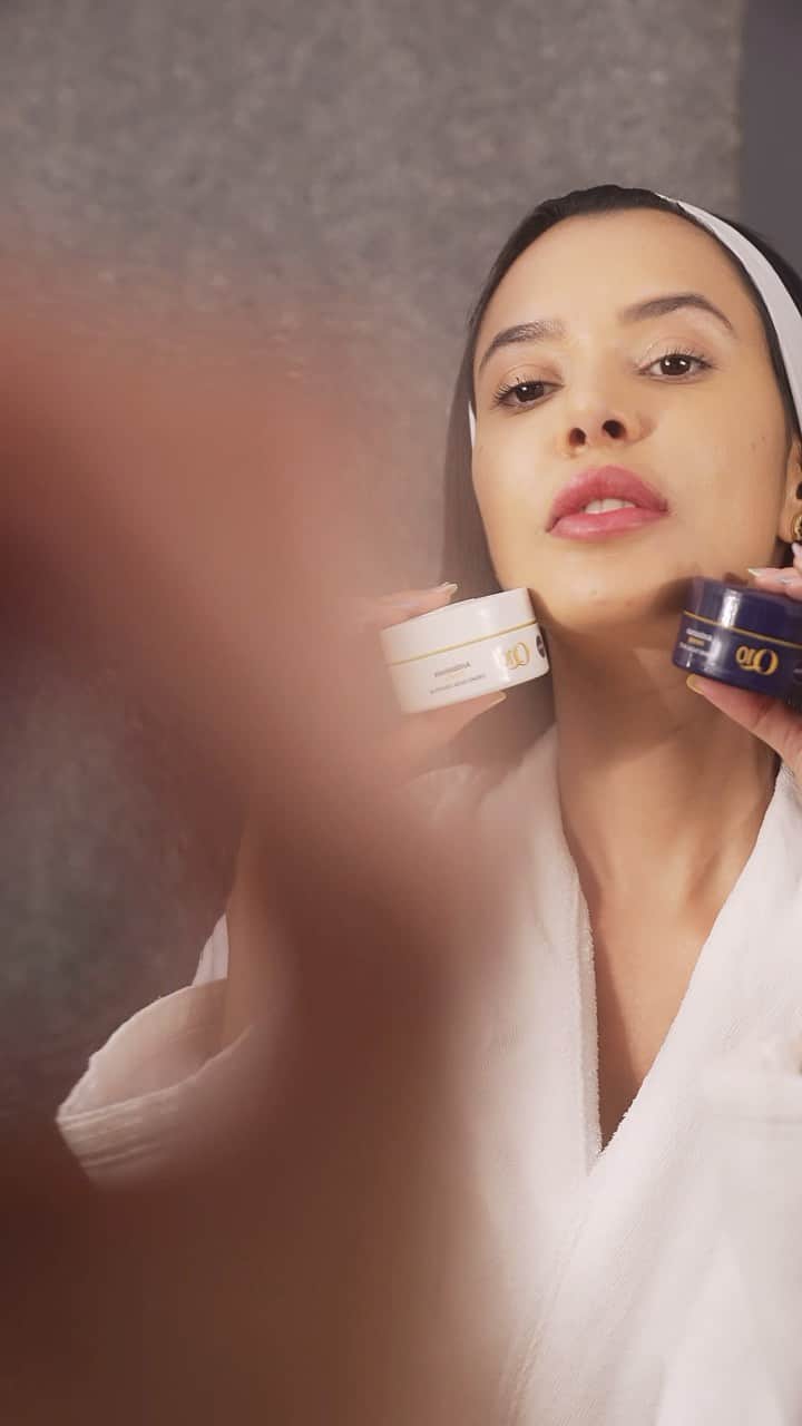 Gabriela Salesのインスタグラム：「Lacrinhas, sabiam que é possível ter a pele mais firme, com menos rugas e  resultados partir de 7 dias? Simm! Graças à linha de @niveabrasil NIVEA Q10 Power Antissinais Dia e Noite, que possui uma combinação de Q10 (igual o presente no nosso organismo e que, com o tempo, perdemos) + creatina, aumenta a produção de colágeno! Os resultados já são visíveis a partir da primeira semana de uso! Já experimentaram? #QuantoMaisQ10Melhor *publi」