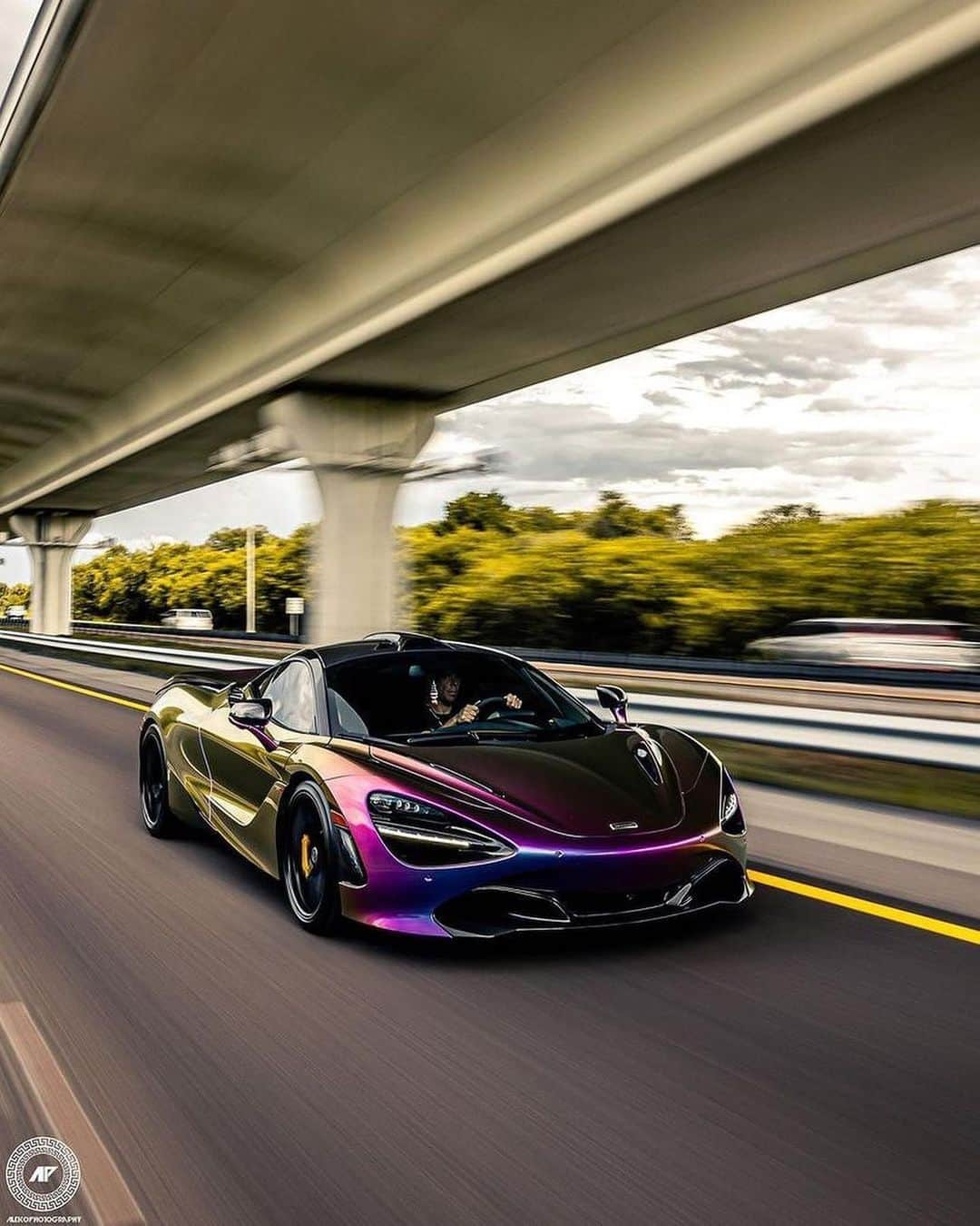 CARLiFESTYLEさんのインスタグラム写真 - (CARLiFESTYLEInstagram)「McLaren 720S wrapped in @inozetek limited edition Celestial Unicorn!  #carlifestyle #720s @tampacardude」4月29日 23時31分 - carlifestyle