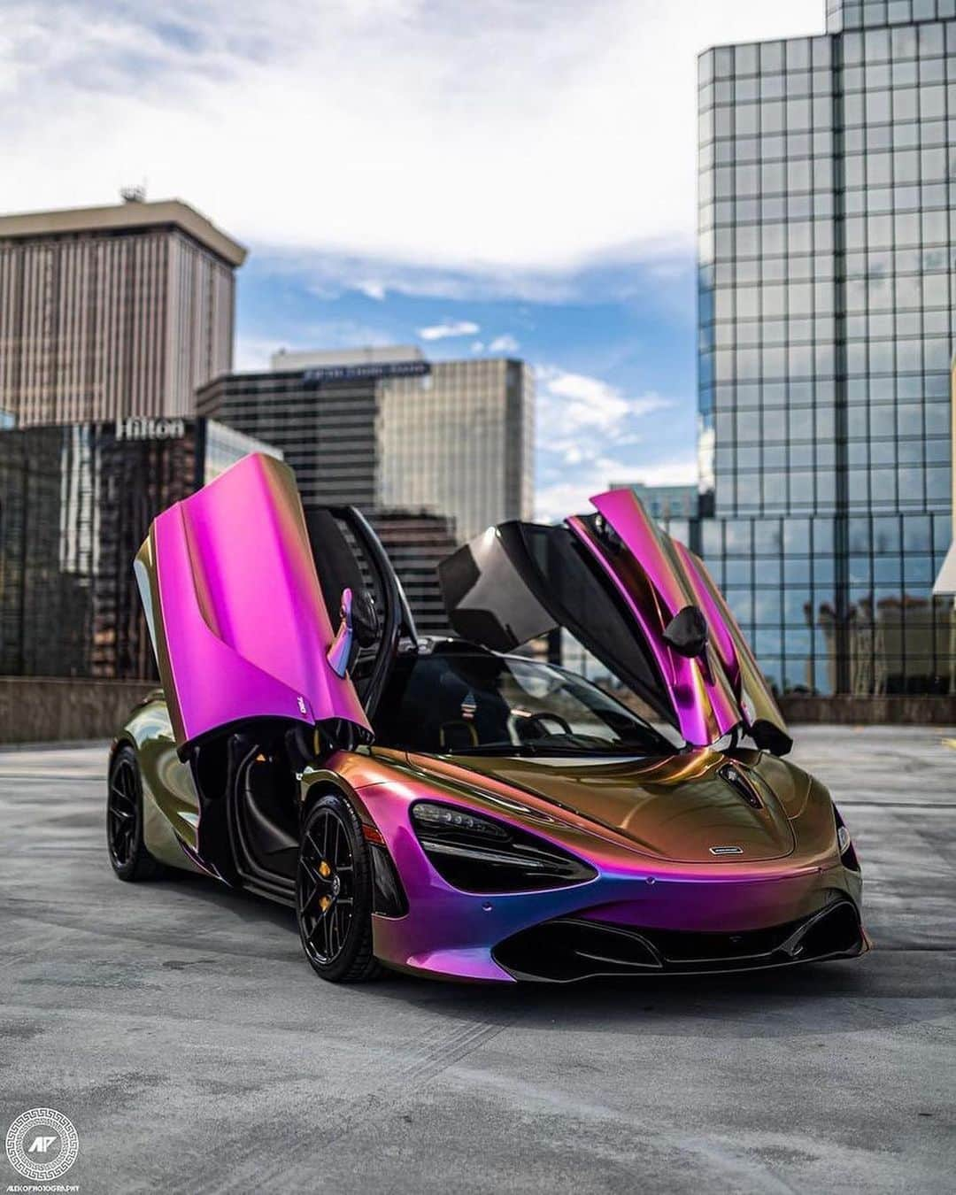 CARLiFESTYLEさんのインスタグラム写真 - (CARLiFESTYLEInstagram)「McLaren 720S wrapped in @inozetek limited edition Celestial Unicorn!  #carlifestyle #720s @tampacardude」4月29日 23時31分 - carlifestyle