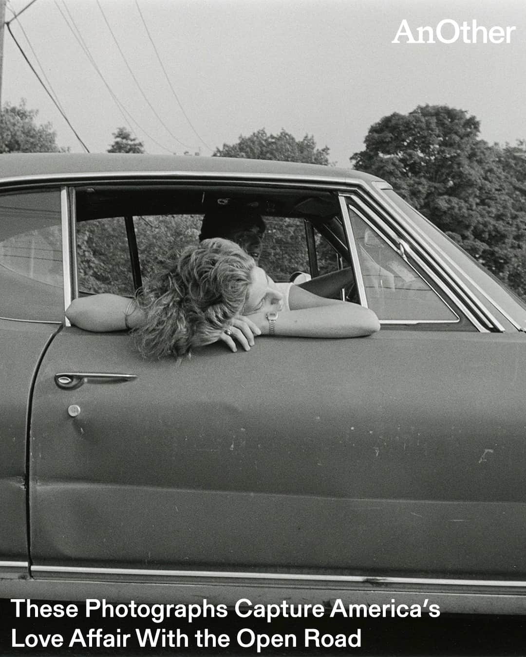 のインスタグラム：「“When you get in the car, it’s an escape and an adventure. It’s freedom,” says #JosephBellows, curator of a new exhibition at his eponymous gallery, @josephbellowsgallery 🚘💙⁠ ⁠ Bringing together the work of 30 photographers including #AnthonyFriedkin, @baldwinlee1951, @johnhumblela, #GeorgeTice and #WayneSorce, Along the Road celebrates the ways in which photographers working in the second half of the 20th century have expanded and reshaped the image of life on the road.⁠ ⁠ At the link in bio, @missroseneditions speaks to the curator about obsession and nostalgia 📲⁠ ⁠ 📸 Along the Road, courtesy of Joseph Bellows Gallery⁠ 1. #MarkSteinmetz, Shelton, Connecticut, 1985⁠ 2. Anthony Friedkin, Clockwork Malibu, 1978⁠ 4. @grantmudford, from Ocean Blvd., Long Beach, CA, 1979⁠ 5. John Humble, I-710 from I-105, North Long Beach, 1988⁠ 6. @sagesohier, Chelsea, Massachusetts, 1983⁠」