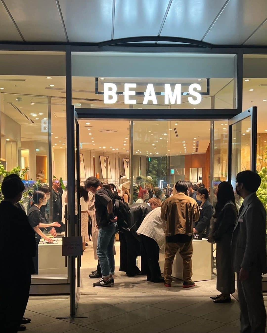 前田典子さんのインスタグラム写真 - (前田典子Instagram)「@beams_official  #beams六本木ヒルズ  #リニューアルオープン #おめでとうございます🎉 #設楽洋社長 @taracyan3 を囲んで📸✨  #素敵なセレクト #欲しいものいっぱい👗👠  ドンさんにもお会いできました😎 @donkonishi1009  ゆかピン　@maeyuka  みほピン　@27.allen_miho と一緒に😘」4月29日 23時32分 - maenorichang