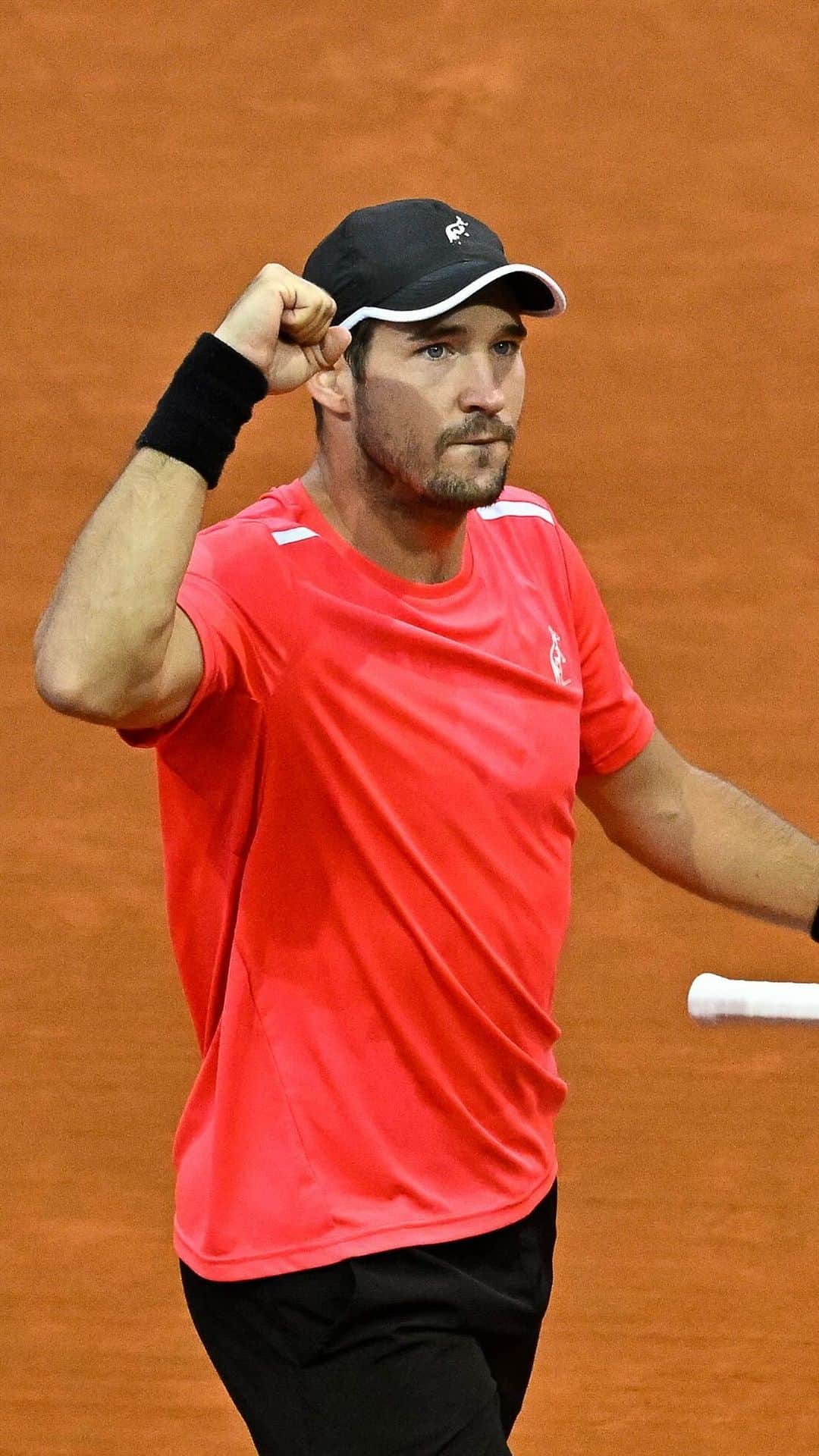ドゥシャン・ラヨビッチのインスタグラム：「Three top 10 wins in 10 days 🔥 @dutzee   @mutuamadridopen | #MMOPEN」
