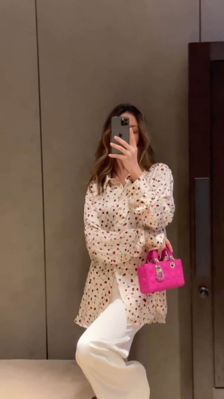 Harrodsのインスタグラム：「Smitten with this romantic rose print from #Khaite’s new summer capsule 🌹  Find it alongside more new arrivals in International Designer on the First Floor.  #Harrods #HarrodsFashion」