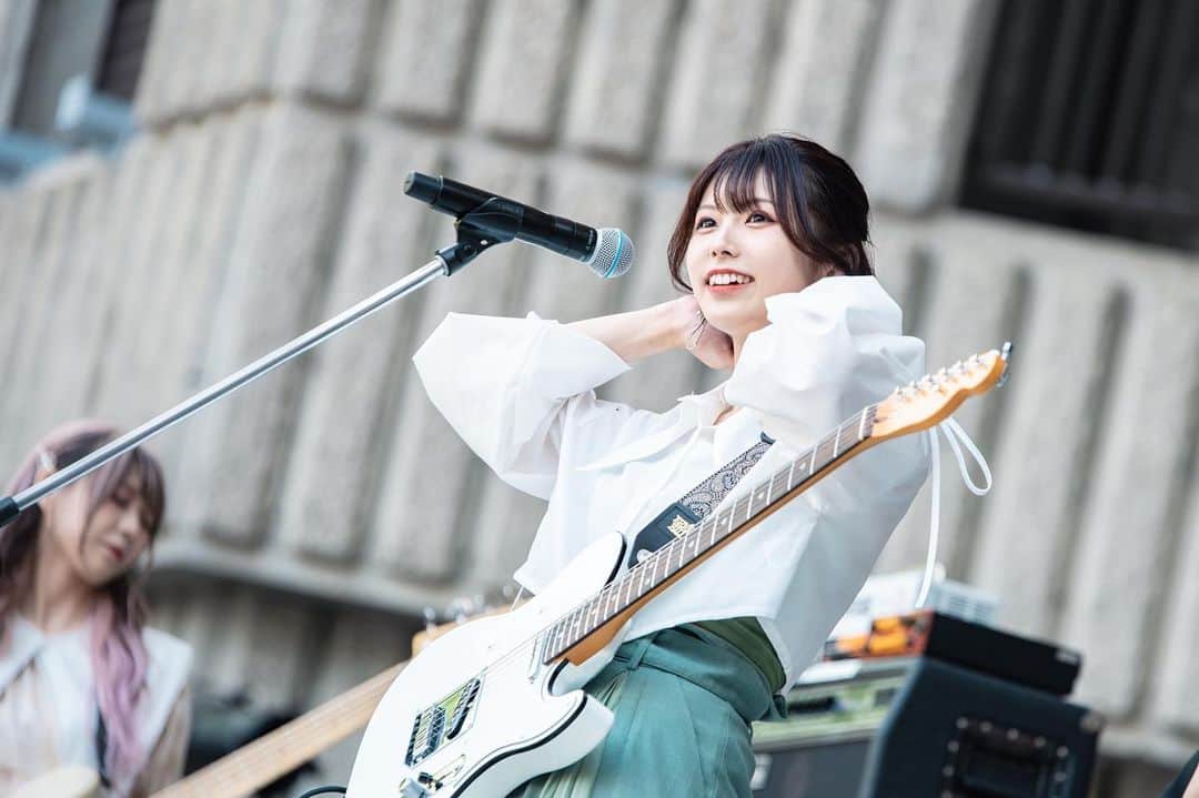 森脇加奈子のインスタグラム：「❤️‍🔥．  2023.4.29(Sat)  祝・日比谷野音100周年 SHOW-YA PRODUCE 『NAONのYAON2023』 at 日比谷野外大音楽堂  O.Aとして出演させていただきました！  5年越しのステージ。絆を深めたメンバー4人で再び立つことが出来て本当に本当に嬉しかったです❤️‍🔥 共演者さんも激アツ過ぎて、丸一日めちゃめちゃ楽しかったです🔥 最高のイベントに参加出来たこと嬉しく思います！ またこのステージに帰ってこれるように頑張ります。継続は力なり、その言葉の重みを改めて実感する、そんな日でした。 またお会いしましょう！  #Faulieu.  #NAONのYAON2023 #NAONのYAON #live #livephotography #guitar #vocal #guitarvocal #ギター女子 #ギターボーカル #guitarist #guitar #telecaster #Fender #Fender女子　#Fenderamerican #rock #rockband #band #girlsband #ガールズバンド#japanese #japanesegirl #photography #tagsforlikes #followme #팔로우미 #tfl」