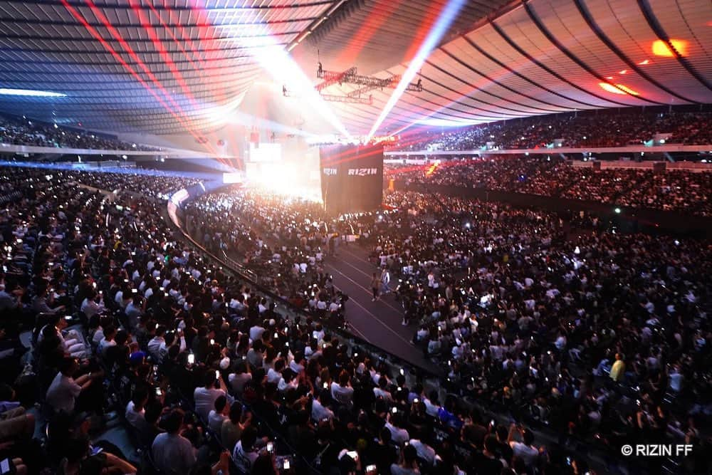 榊原信行さんのインスタグラム写真 - (榊原信行Instagram)「Thank you for tuning into RIZIN LANDMARK 5.  I would like to thank all 18 fighters for their hard fought fights from the bottom of my heart.   And more so, I want to thank the fans who encouraged them with their cheering and support to perform we the way they did today.   We will see you all next week! ーーーーー 本日は #RIZIN_LANDMARK5 をLIVE観戦頂き誠に有難うございました。  死力を尽くし闘った全18名のファイター達に心から感謝を伝えたいです。  そして何よりもRIZINと選手達に常に闘いの息吹を吹き込んでくれる全てのファンに心から感謝します。  それでは来週末の5/6 #RIZIN42 でまたお会いしましょう！」4月30日 0時00分 - nobu_sakakibara