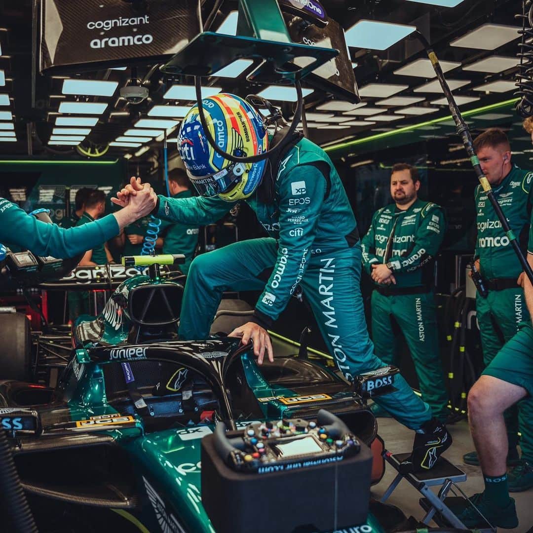 フェルナンド・アロンソのインスタグラム：「Both cars in the points at the sprint today . Car feels strong on race pace, let’s go for more tomorrow 👏🏻💪. @astonmartinf1 #f1 #baku #astonMartin」