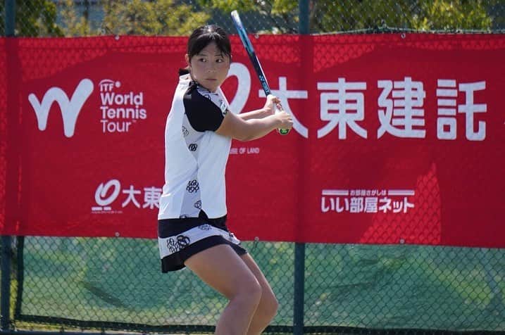 佐藤久真莉のインスタグラム：「W15福井　大東建託オープン supported by JWT50⁣ シングルスベスト4 ⁣ ダブルス1回戦⁣ 試合を重ねるごとに身体とプレーの感覚が良くなってきました。⁣ 福井ではたくさんの方が会場に足を運んでくださりとても力になりました。⁣ 応援ありがとうございました🙇‍♀️⁣ 次は岐阜です。月曜日からしっかり動けるように調整していきたいと思います。⁣  📷 @jwt50_japanwomenstennistop50  素敵なお写真ありがとうございます。 #テニス ⁣ #テニス女子⁣ #テニスウェア ⁣ #プロテニスプレイヤー ⁣ #スポーツ ⁣ #スポーツウェア ⁣ #スポーツ女子 ⁣ #武内総合会計⁣ #富士薬品 ⁣ #アドミラルアスレ⁣ #吉田歯科クリニック ⁣ #ヨネックス ⁣ #professionaltennis ⁣ #tennis ⁣ #tennisgirl ⁣ #tennisplayers ⁣ #sports ⁣ #admiral」