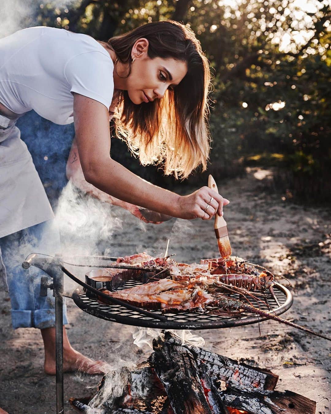 ヴァレンティン・トーマスのインスタグラム：「What’s in Good Catch? Well, quite a lot actually! Swipe to see what’s in the first part and some of the recipes 👀 ⠀ 1- Swordfish and egg 2- Trout crudo 3- Vietnamese BBQ fish bao 4- Fish charcuterie 5- Scandinavian fish soup 6- Buttermilk fried fish and jalapeño honey 7- Turkish eggs and smoked salmon  I wanted to give you not only recipes, but also tools to cook fish and seafood with confidence!   📷 @andrewthomaslee Styling @chickydriver」