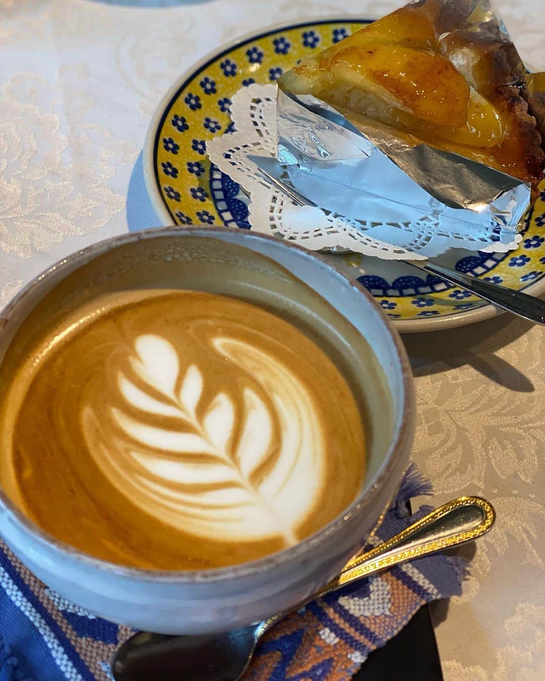 清水由紀さんのインスタグラム写真 - (清水由紀Instagram)「🌷  今日からGWですねっ。 今年は街がだいぶ賑やかになりそうな予感♪ GWを前倒して日帰り旅行も出来たし、私はゆっくりしようと思います。  茨城で入ったカフェのカフェラテとりんごタルトが美味しくて感動🍎 初めてコーヒーを美味しいと思えた日記念。  #ひたち海浜公園 #国営ひたち海浜公園  #見晴らしの丘 #茨城観光 #茨城カフェ#ひたちなかカフェ #サザコーヒー」4月29日 15時40分 - shimizu_yuki_official_