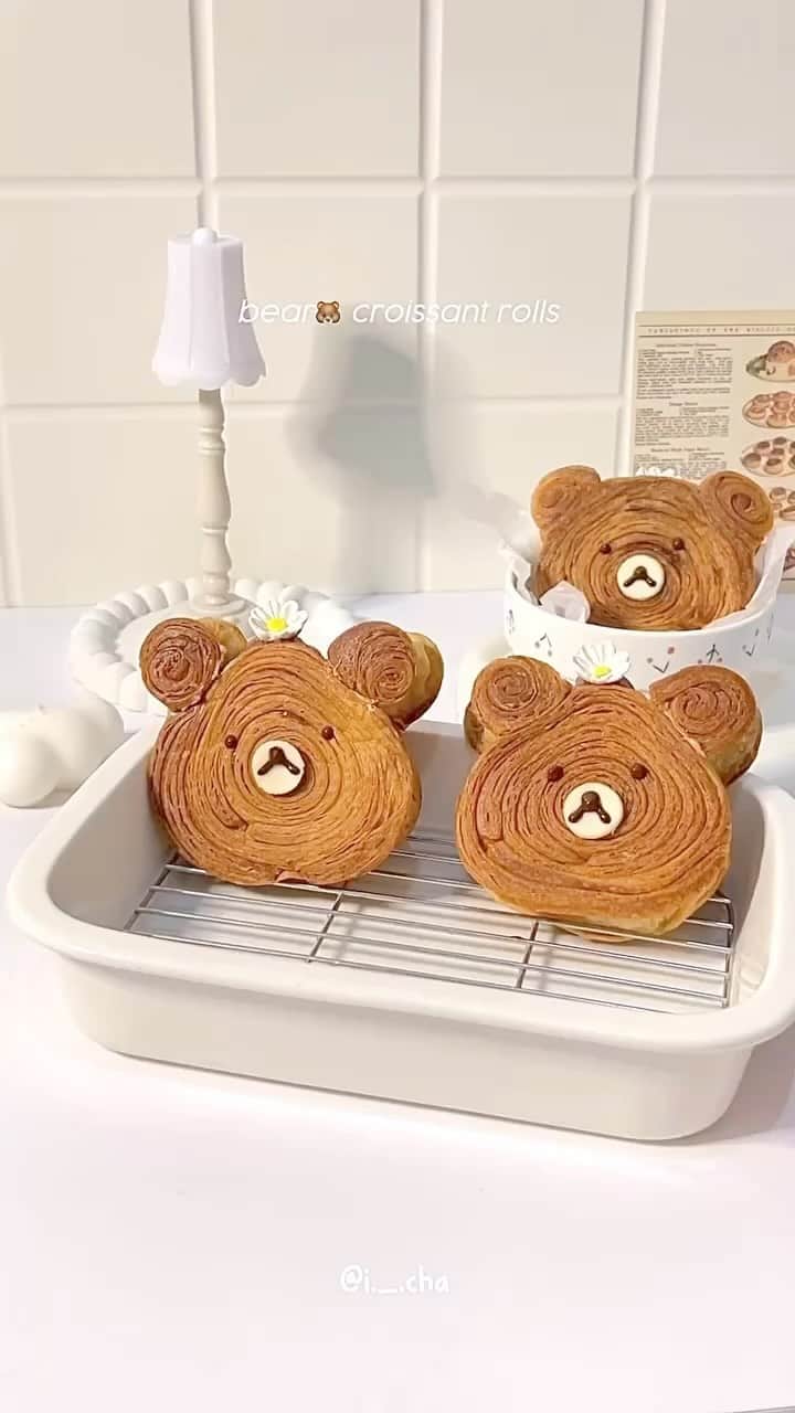 SHEINのインスタグラム：「Croissant cubs?! 🐻🥐 These look so bear-y delicious, but we‘ll probably need to hibernate afterwards 😪💤 @i._.cha  #SHEINinspo」