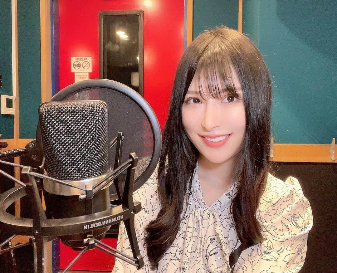 笹木絢乃のインスタグラム：「天使のらじお♪vol.8収録してきたよ🌸  今回は5月配信分🎏🌟 こどもの日ということでみなさんの幼少期のエピソードを募集したのですが今回は過去1番メッセージの量が多かったです‼️😳❤️ 天らじリスナーのみなさま いつもたくさん愛とユーモアの溢れるメッセージを送って頂いてありがとうございます🥰❤️///  ...  みなさまから頂いたメッセージを一つずつ紹介したいんだけどラジオの持ち時間が決まってて、それを超えることができないから配信では何通かピックアップされたものを紹介ってかたちにどうしてもなっちゃうんだよね🥹💌  時間の関係で紹介できなかったおたよりは毎回何通か出てきちゃうんだけど、読まれなかったおたよりを送ってくださった方には'せっかく愛のある素敵なメッセージを送ってくださったのに読めなくてごめんね🥲'っていつも思うんだ🥹💭 vol.1のときから頂いたメッセージは全て目を通しているしラジオネームもよく見かけるお名前だと結構覚えるので過去配信分から何通も送ってくださっている方は本当に毎回ありがたいですし、勇気を出して送ってくださったご新規リスナーさんからのおたよりも本当に嬉しいです🥹💌❤️❤️ たくさんの女の子の中からわたしのことを見つけてくれてありがとう👼🏻❤️  ※天使のらじお♪ vol.7(最新話)配信中です👼🏻💓 ラジオクロニクルさん公式HPをはじめpodcast, Spotify, Amazon Musicでも同時配信中‼️✨  通勤時や入眠前のお供として、15〜20分程度の作業用BGMにもなれるのでぜひ聴いてみてね😘💭  . . .  【2023/03/28発売】 聖職者にあるまじき行為 #笹井絢乃   【DMM】 bit.ly/3EGPHuZ 【数量限定】 直筆サイン入りチェキ付💓 bit.ly/3ZhSjY6  当たりチェキもあるのでぜひゲットしてね💘 Amazon、DMMさんでのレビューも宜しくお願いします🙇🏻‍♀️🌸  . . . . . . . . . .  ♩*。♫.°♪*。♬꙳♩*。♫ ♩*。♫.°♪*。♬꙳♩*。♫  🎀スケジュール🎀  🌸『笹井絢乃の天使のらじお♪』📻✨  -各配信終了後 番組宛にメッセージ募集します https://radio-chronicle.com/?page_id=60  🌸VR『apartment Days! Guest235 笹井絢乃side A･side B』配信中  🌸1st DVD『聖職者にあるまじき行為』発売中💿  🌸3/16(木)『実話BUNKAタブー』2023年5月号発売📚  🌸4/10(月)『笹井絢乃の天使のらじお♪』vol.7 配信📻  🌸4/24(月) 『MEN'S DVD SEXY vol.15』発売📚  🌸5/20(土)大阪チャンス撮影会📸個撮  🌸5/27(土)Zoom撮影会📸個撮  ♩*。♫.°♪*。♬꙳♩*。♫ ♩*。♫.°♪*。♬꙳♩*。♫  . . . . . . .  #グラビアモデル #グラビアアイドル #グラドル #色白くびれボディ #cosplay #Japanesegirl #Japanesemodel #東京 #东京 #外拍模特兒 #黒髪 #美脚 #腿控  #ビジョビ #天使のらじお #天らじ #聖職者にあるまじき行為」